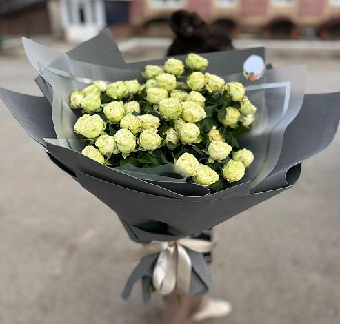 Букет Белые кустовые розы Солинеро в Нижне-Чирской