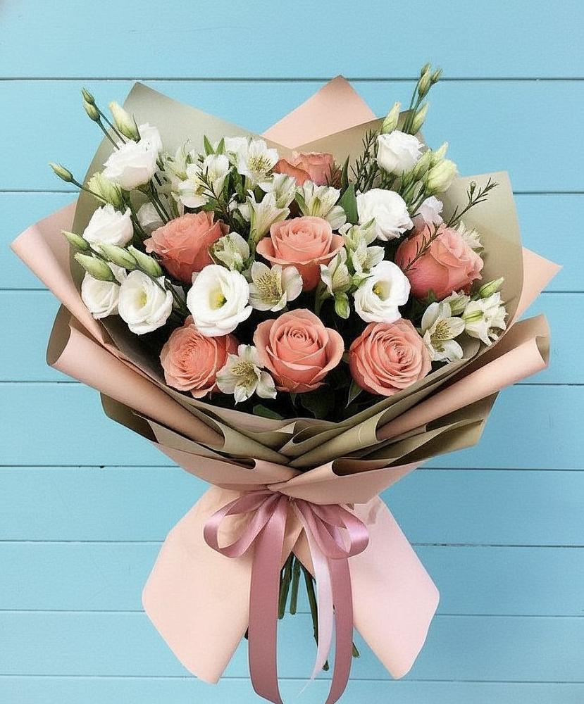 Букет цветов из: Розы, Альстромерии и Лизиантусы в Нижне-Чирской