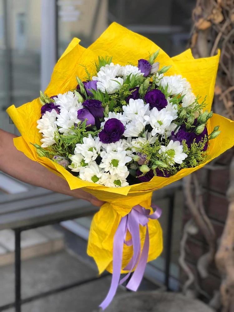 Букет цветов из: Ирисы, Хризантемы и Ромашки в Нижне-Чирской