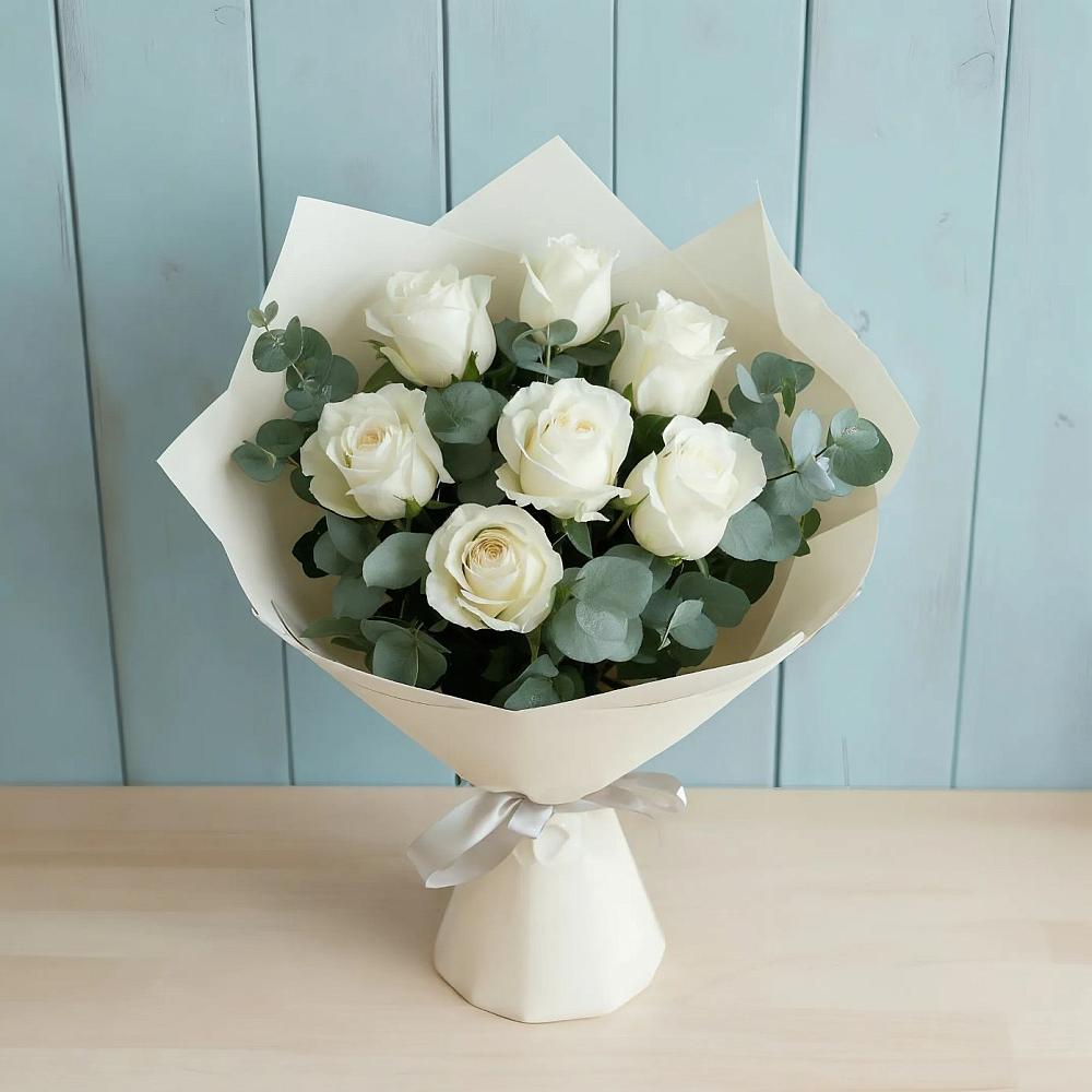 Букет Белые розы в Эвкалипте в Нижне-Чирской