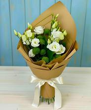 Букет цветов из:  Хризантемы и Лизиантусы в Нижне-Чирской