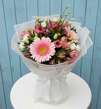Букет цветов из:  Герберы, Альстромерии и Лизиантусы #REPLACE_PRED# Нижне-Чирской