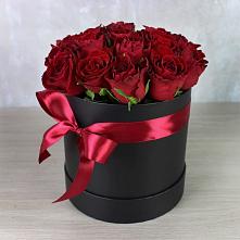 Цветочная композиция из Розы в шляпной коробке в Нижне-Чирской