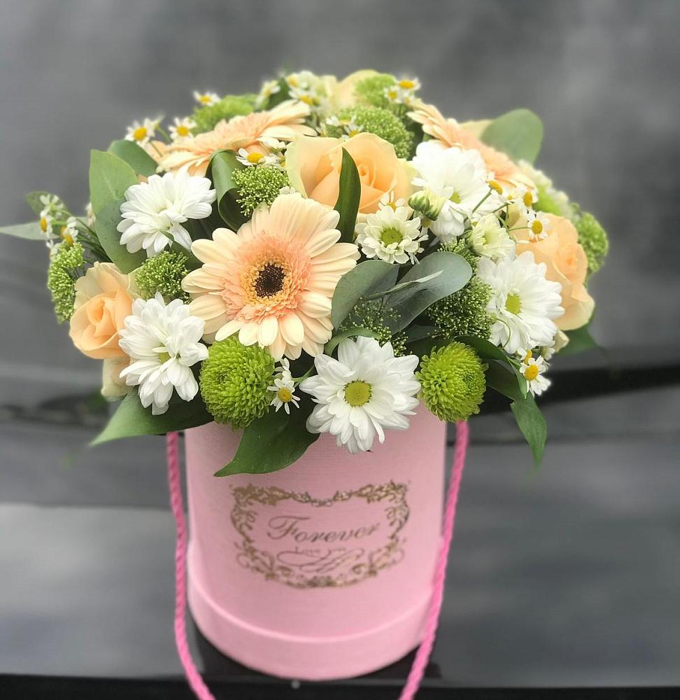 Цветочная композиция из Розы, Герберы и Хризантемы в шляпной коробке в Нижне-Чирской