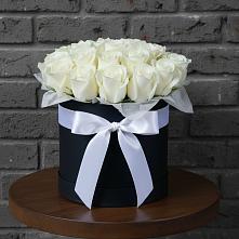 Цветочная композиция из Розы в шляпной коробке в Нижне-Чирской